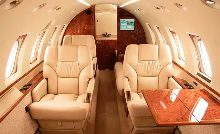 HAWKER-700-2